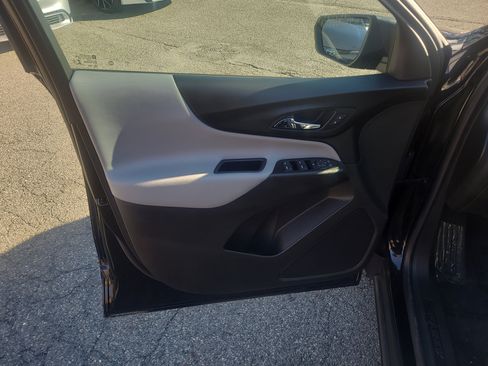 Used 2022 Chevrolet Equinox LS image 15