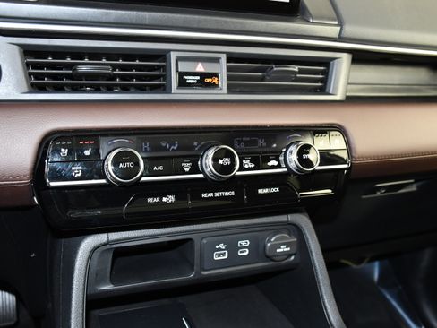 Used 2025 Honda Pilot Elite image 30