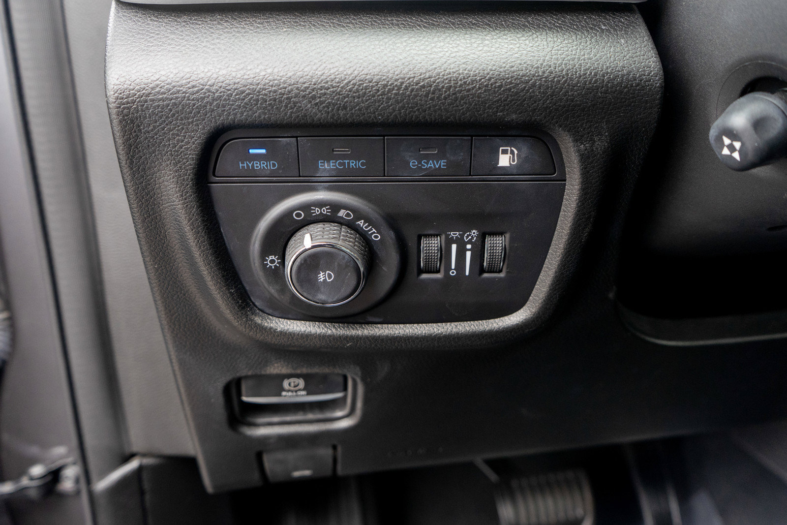 Used 2023 Jeep Grand Cherokee 4WD 4xe w/ Luxury Tech Group II image 17