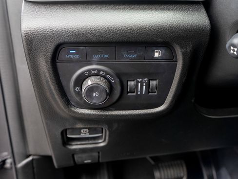 Used 2023 Jeep Grand Cherokee 4WD 4xe w/ Luxury Tech Group II image 17