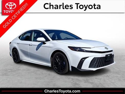 Certified 2025 Toyota Camry SE image 1