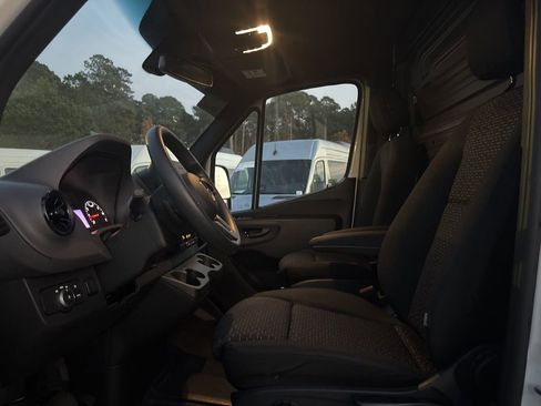 Used 2023 Mercedes-Benz Sprinter 2500 image 40