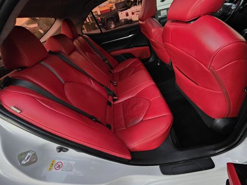 Used 2018 Toyota Camry XSE image 15