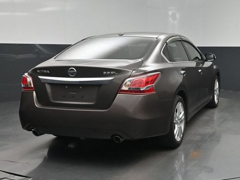 Used 2013 Nissan Altima 3.5 SL FWD image 11