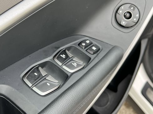 Used 2017 Hyundai Santa Fe Limited image 16