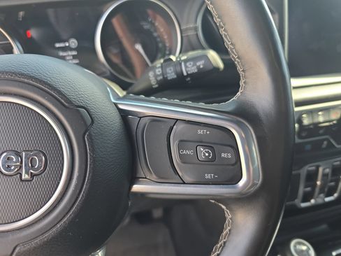 Used 2021 Jeep Wrangler Unlimited Sahara AWD/4WD image 15