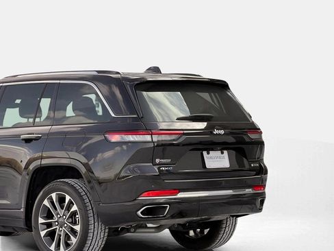 Used 2022 Jeep Grand Cherokee Overland AWD/4WD image 3