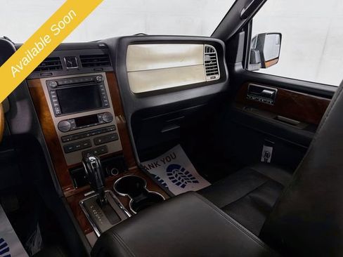 Used 2014 Lincoln Navigator 4WD image 22