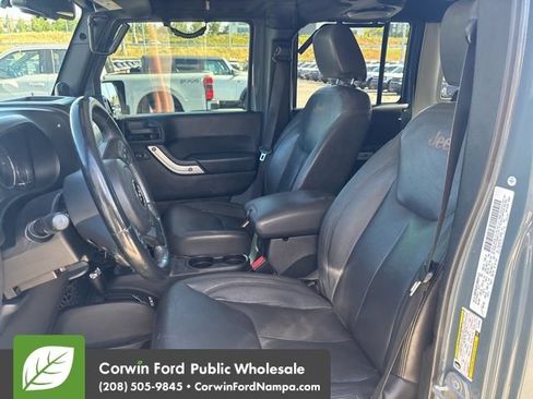 Used 2014 Jeep Wrangler Unlimited Rubicon w/ Connectivity Group AWD/4WD image 13