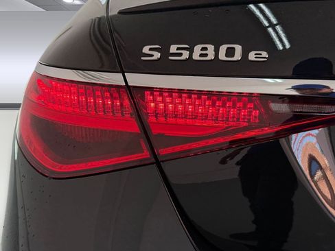 New 2026 Mercedes-Benz S 580e 4MATIC Sedan image 9