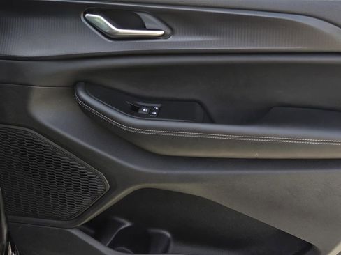 Used 2024 Jeep Grand Cherokee L Altitude image 8