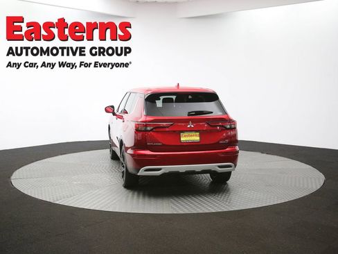 Used 2023 Mitsubishi Outlander SE image 65