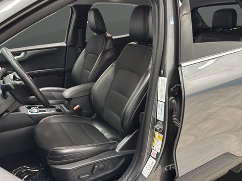 Used 2025 Ford Escape SE FWD image 9