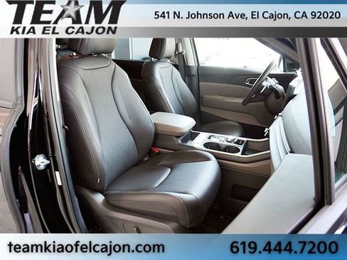 Certified 2025 Kia Carnival EX FWD image 12