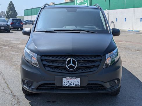 Used 2021 Mercedes-Benz Metris Passenger image 3