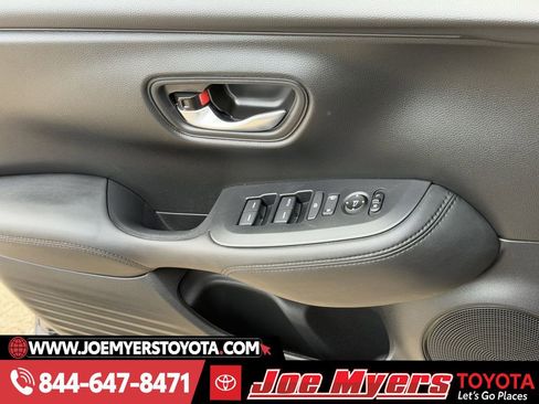 Used 2025 Honda HR-V LX image 25