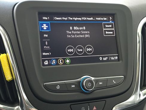 Used 2022 Chevrolet Equinox LS w/ LPO, Chrome Package AWD/4WD image 13