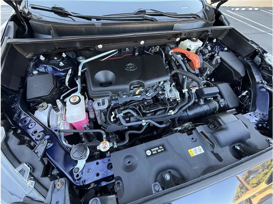 Used 2021 Toyota RAV4 XLE Premium w/ Carpet Mat Package (TMS) AWD/4WD image 26