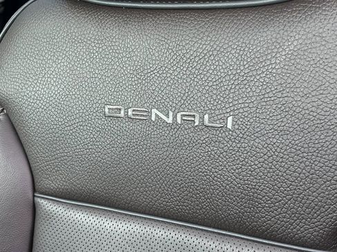 Used 2024 GMC Yukon XL Denali image 30
