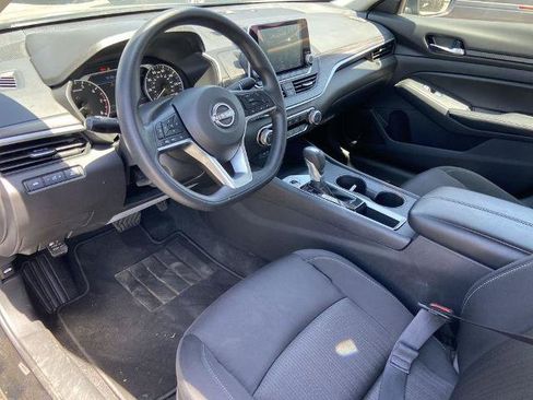 Used 2025 Nissan Altima 2.5 SV FWD image 6