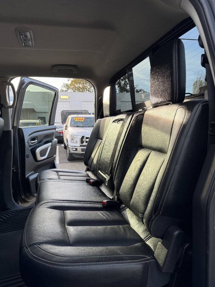 Used 2019 Nissan Titan PRO-4X w/ Pro-4x Convenience Package AWD/4WD image 15