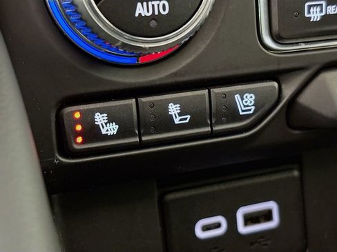 Used 2024 GMC Yukon XL AT4 w/ Technology Package image 24