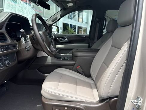 Certified 2023 Chevrolet Suburban Z71 w/ Luxury Package AWD/4WD image 9