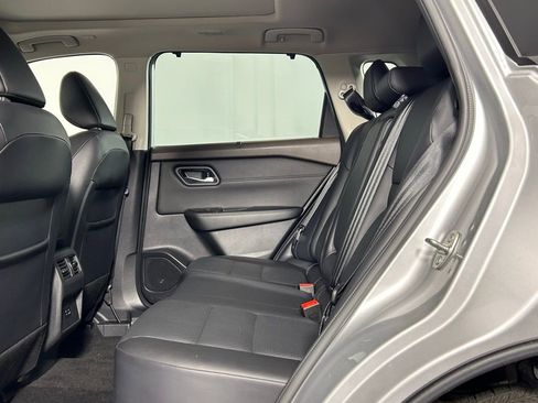Used 2022 Nissan Rogue SV w/ SV Premium Package image 16