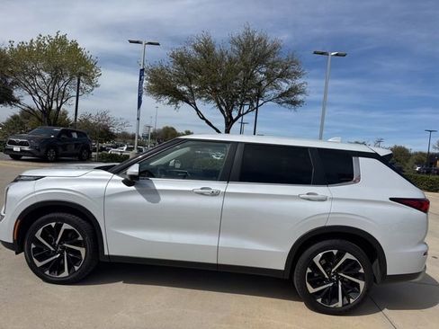 Used 2024 Mitsubishi Outlander SE image 6