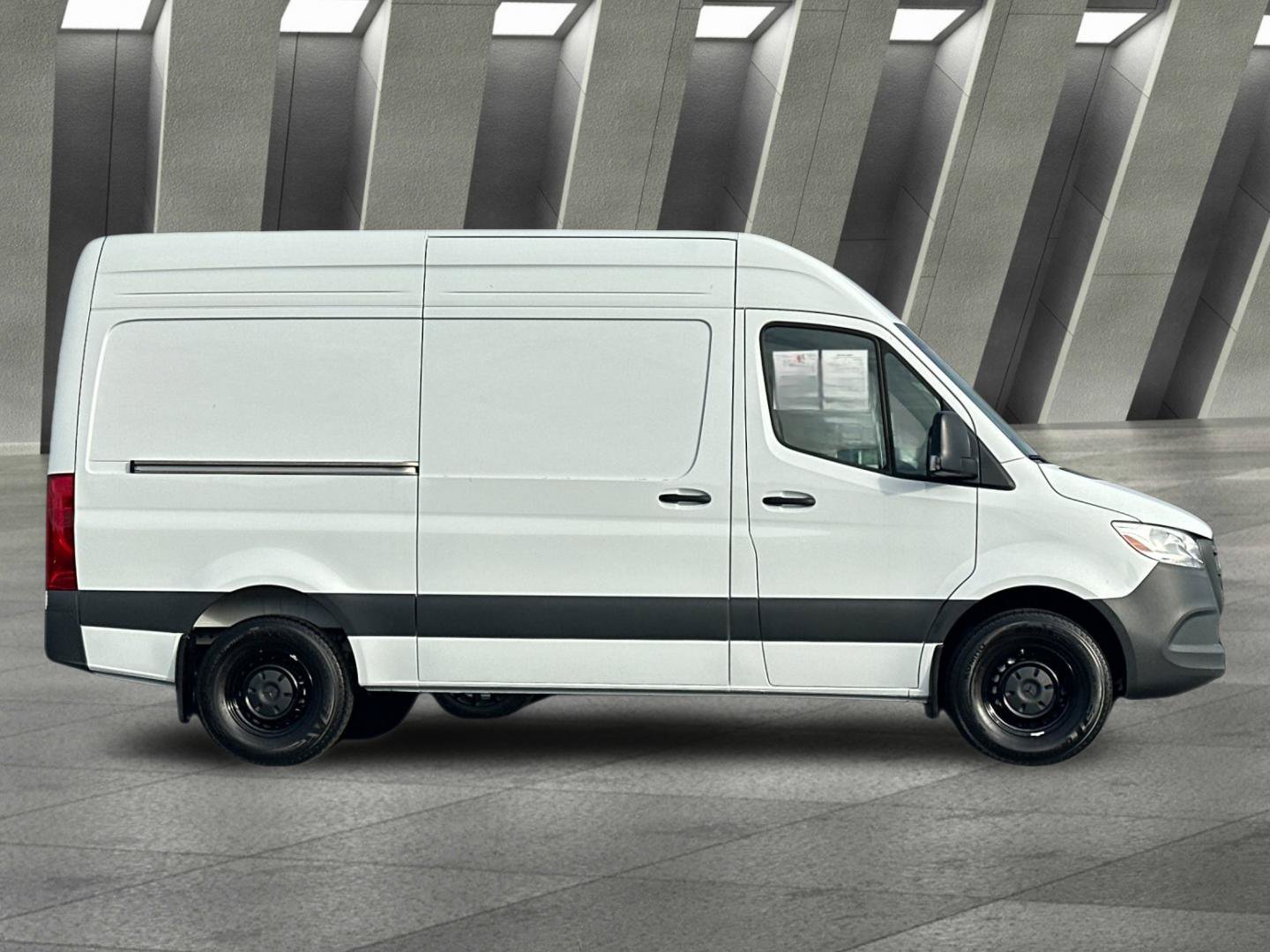 Used 2025 Mercedes-Benz Sprinter 2500 image 3