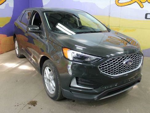 Used 2023 Ford Edge SEL AWD/4WD image 2