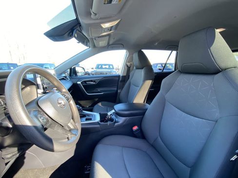 Used 2025 Toyota RAV4 XLE image 20