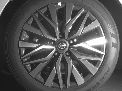 Used 2025 Nissan Altima 2.5 SV FWD image 12