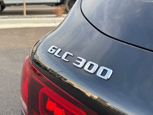 Used 2022 Mercedes-Benz GLC 300 4MATIC image 11