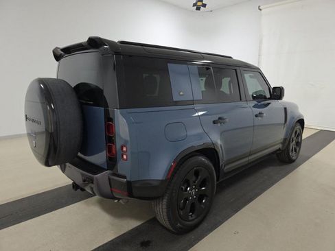 Used 2024 Land Rover Defender 110 X-Dynamic SE AWD/4WD image 2