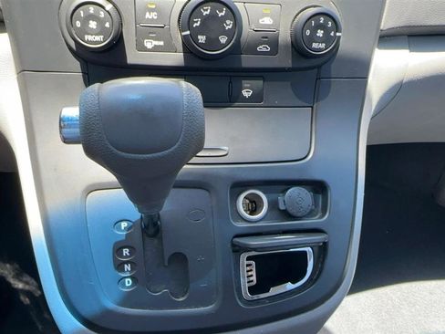 Used 2009 Kia Sedona LX FWD image 33