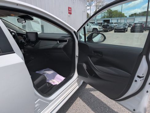 Used 2022 Toyota Corolla LE FWD image 11