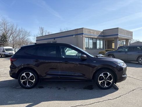 Certified 2023 Ford Escape ST-Line Select w/ Tech Pack #2 image 4