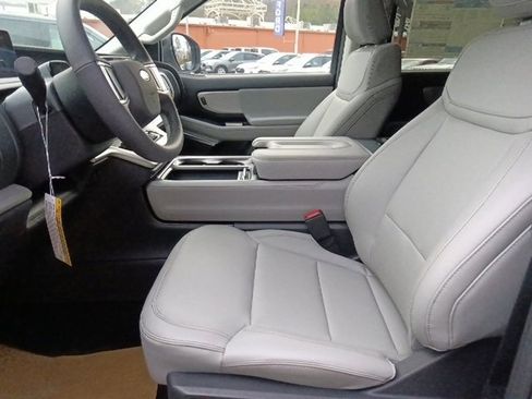 New 2025 Ford Expedition Active image 15