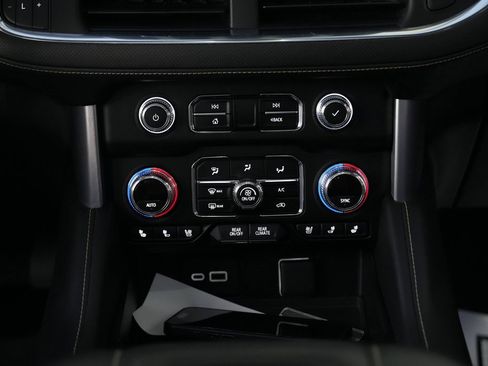 Used 2021 GMC Yukon XL SLT w/ SLT Luxury Plus Package image 46