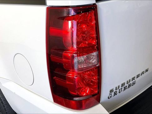 Used 2014 Chevrolet Suburban LT RWD image 36