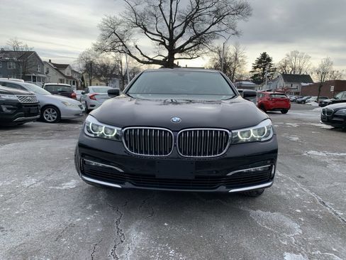 Used 2017 BMW 740i xDrive image 2