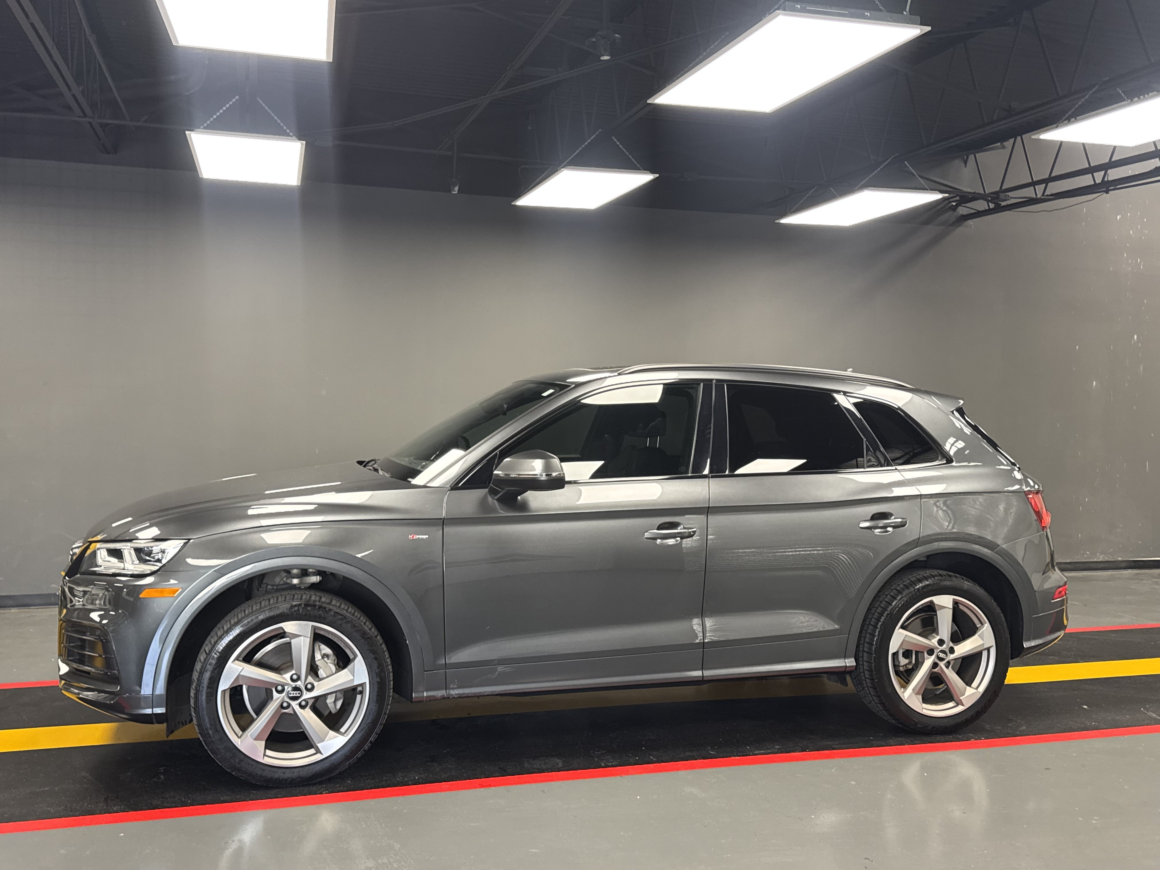Used 2020 Audi Q5 2.0T Titanium Premium Plus AWD/4WD image 5