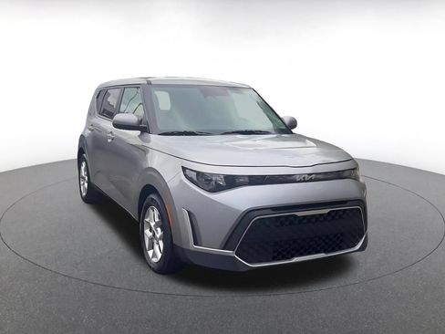 Used 2025 Kia Soul LX w/ LX Technology Package FWD image 3