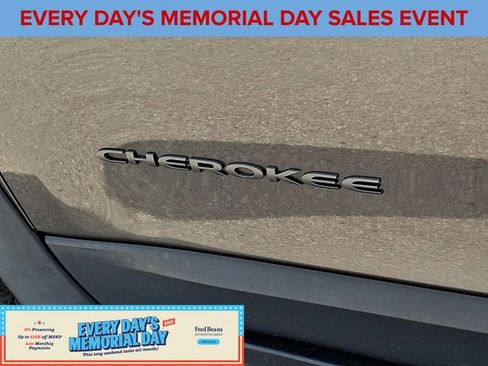 Used 2020 Jeep Cherokee Trailhawk w/ Cold Weather Group AWD/4WD image 31