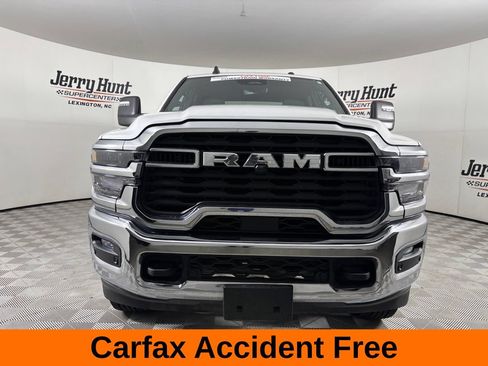 Used 2025 RAM 2500 Big Horn AWD/4WD image 3
