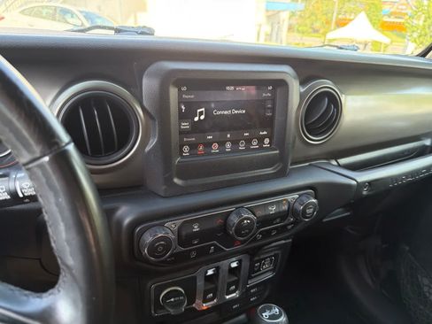 Used 2018 Jeep Wrangler Sport AWD/4WD image 22