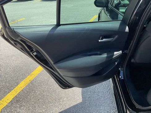 Used 2020 Toyota Corolla LE FWD image 18