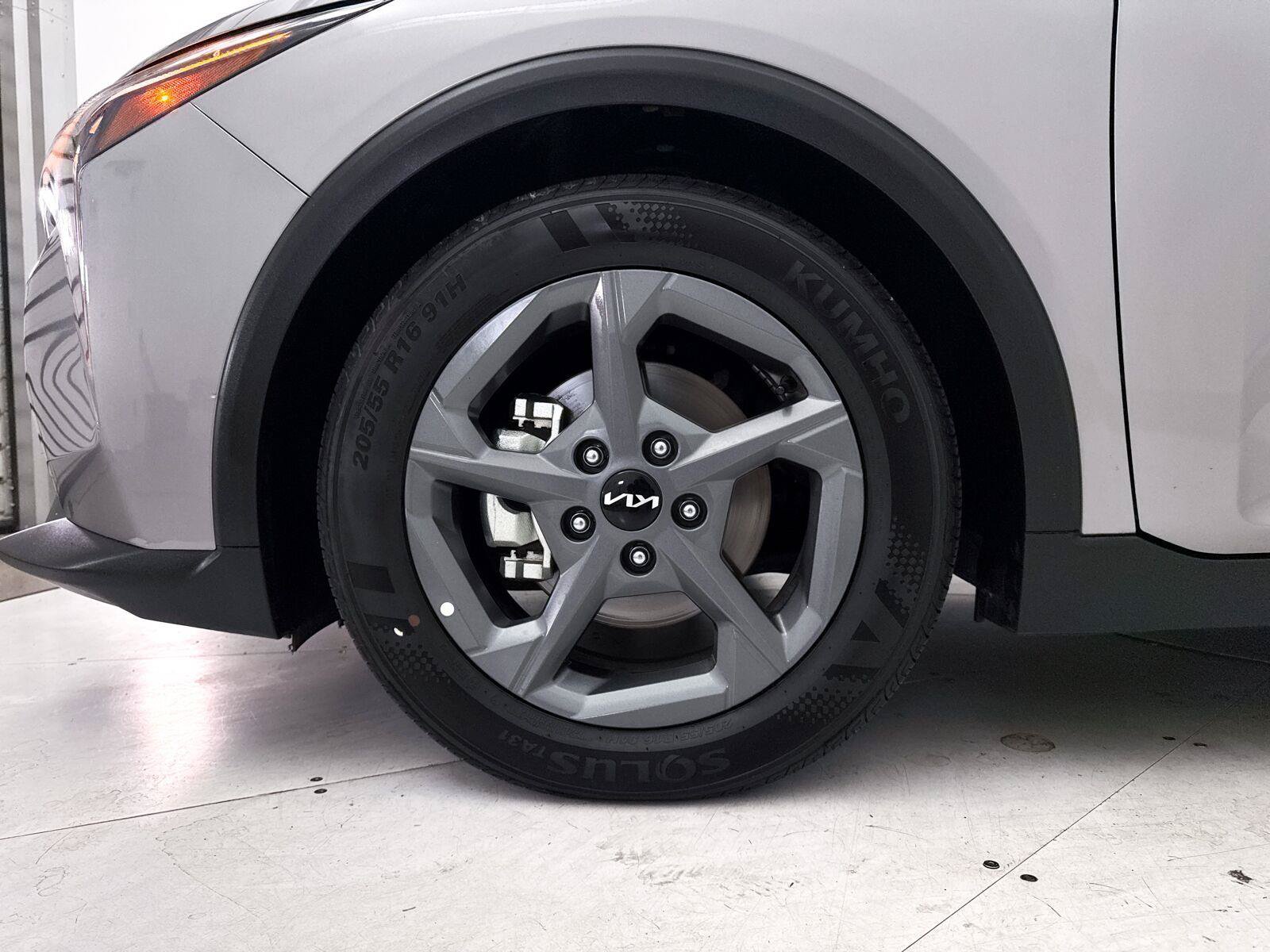 Used 2025 Kia K4 FWD image 14