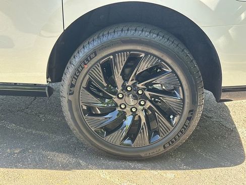 New 2026 Lincoln Navigator L Reserve image 21